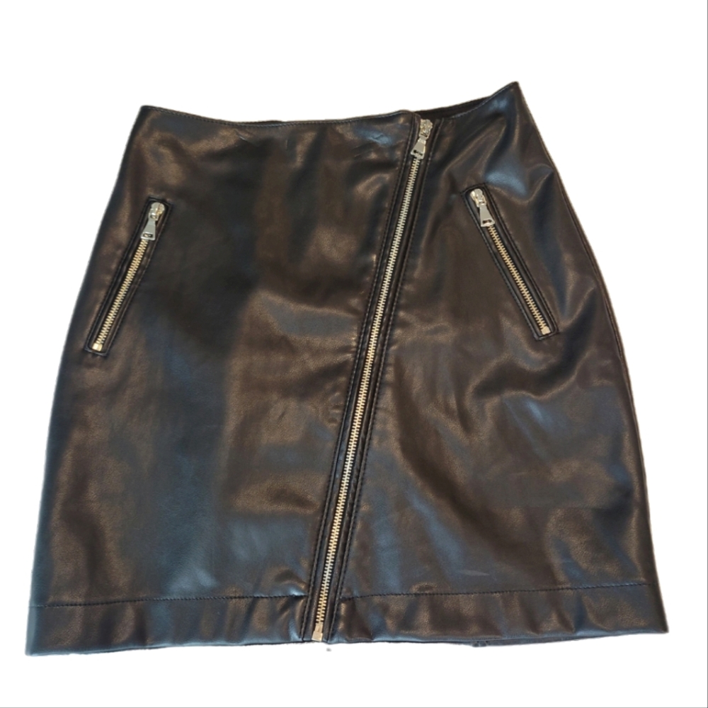 Express Black Faux Leather Skirt with Zipper Detail Size 4 NWOT